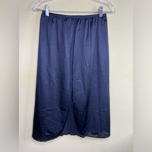 Vassarette Black Half Slip With Slit Size Medium